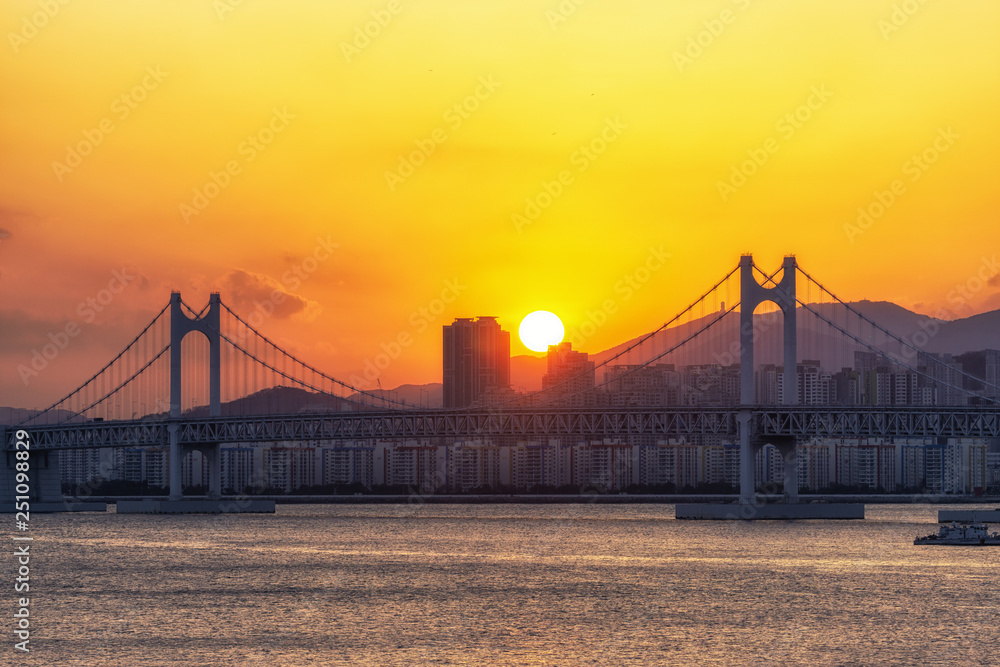 Fototapeta premium Busan Gwangandaegyo Bridge