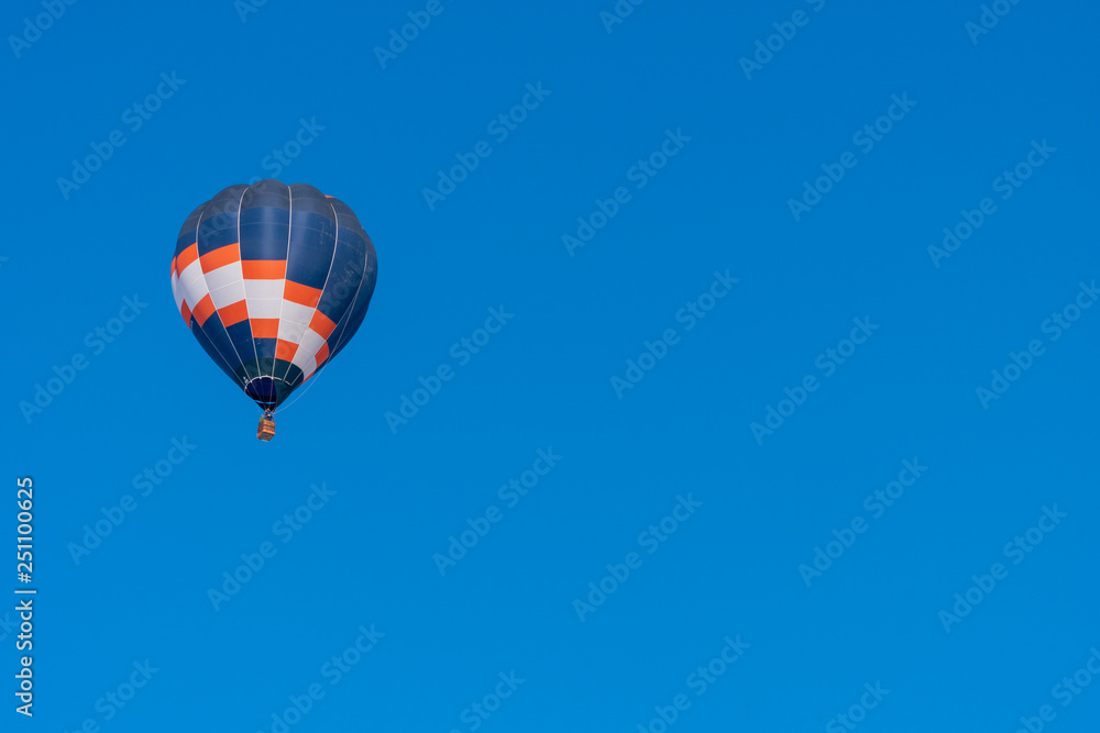 Obraz premium 気球と快晴な青空