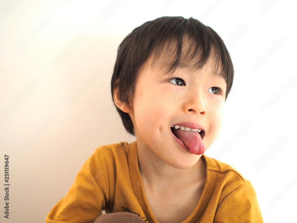 あっかんべーする男の子 Stock 写真 Adobe Stock あっかんべーする男の子 Stock 写真 Adobe Stock