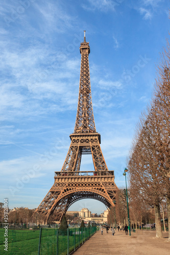 Fototapeta Naklejka Na Ścianę i Meble -  Beautiful photo of the Eiffel tower in Paris