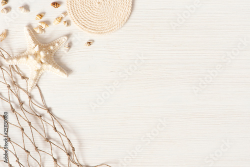 Fototapeta White textured wooden surface decorated with sea shells
