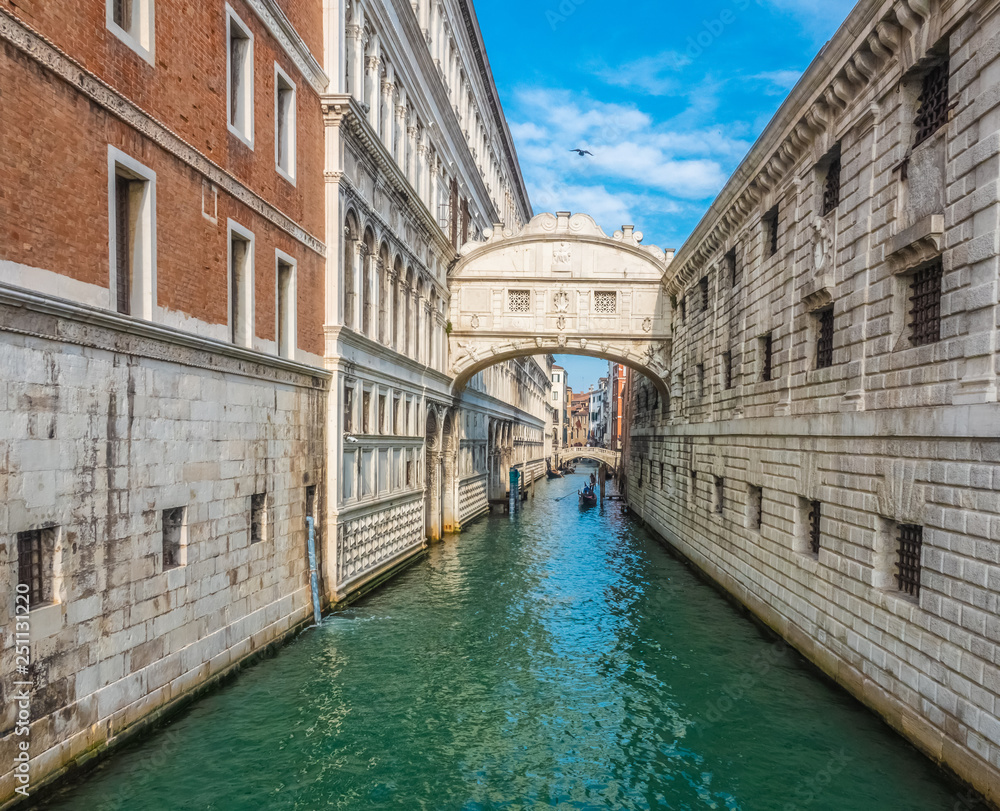 The Bridge of Sighs (Ponte dei Sospiri), Venice, Veneto, northern Italy