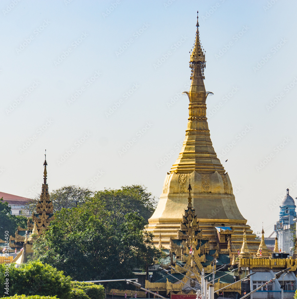 Fototapeta premium Sule Temple, famous golden Pagoda in Yangon, Burma, Myanmar