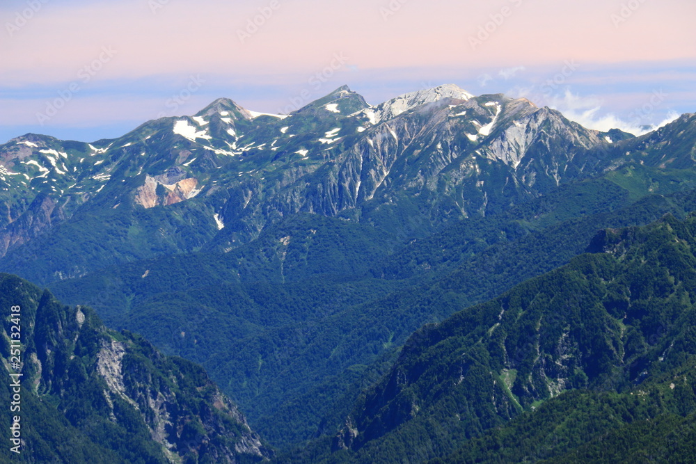 北アルプス水晶岳山頂からの山々　白馬三山　白馬岳、杓子岳、白馬鑓ヶ岳　