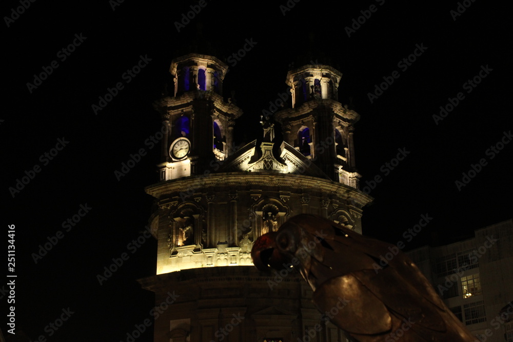 La Iglesia de la Peregrina con el loro Ravachol en Pontevedra