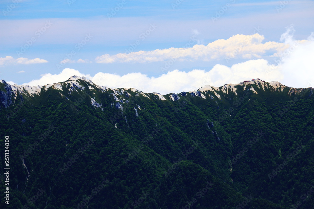 北アルプス水晶岳（黒岳）山頂からの山々　表銀座 燕岳と燕山荘