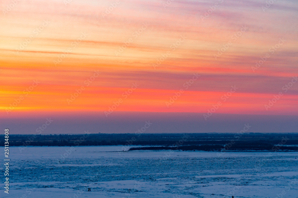 Obraz premium Sunset over the Amur river in Khabarovsk.