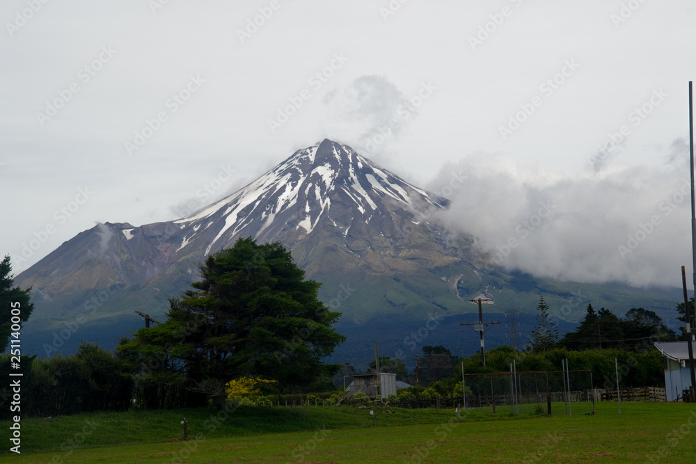 Fototapeta premium A beautiful mountain in new zealand