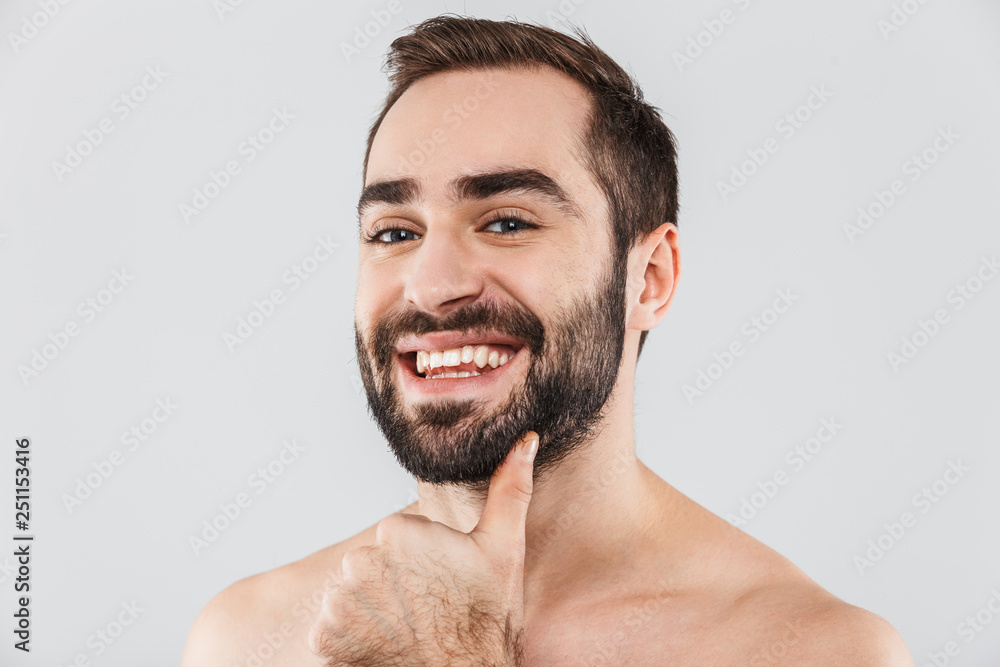Obraz premium Close up of a young handsome bearded shirtless man