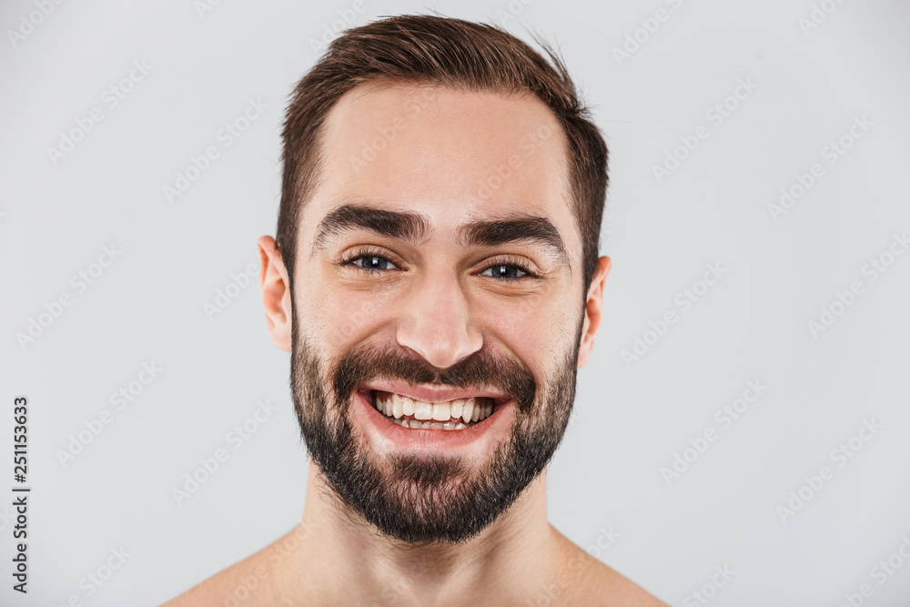 Obraz premium Close up of a young handsome bearded shirtless man