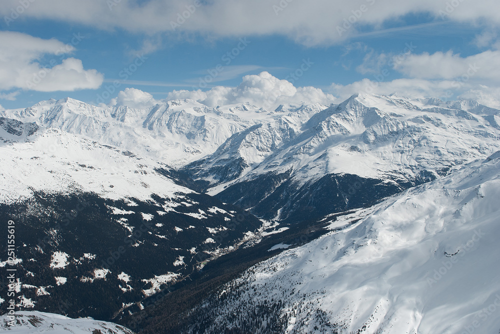 Naklejka premium Snow-white mountains of the Alps