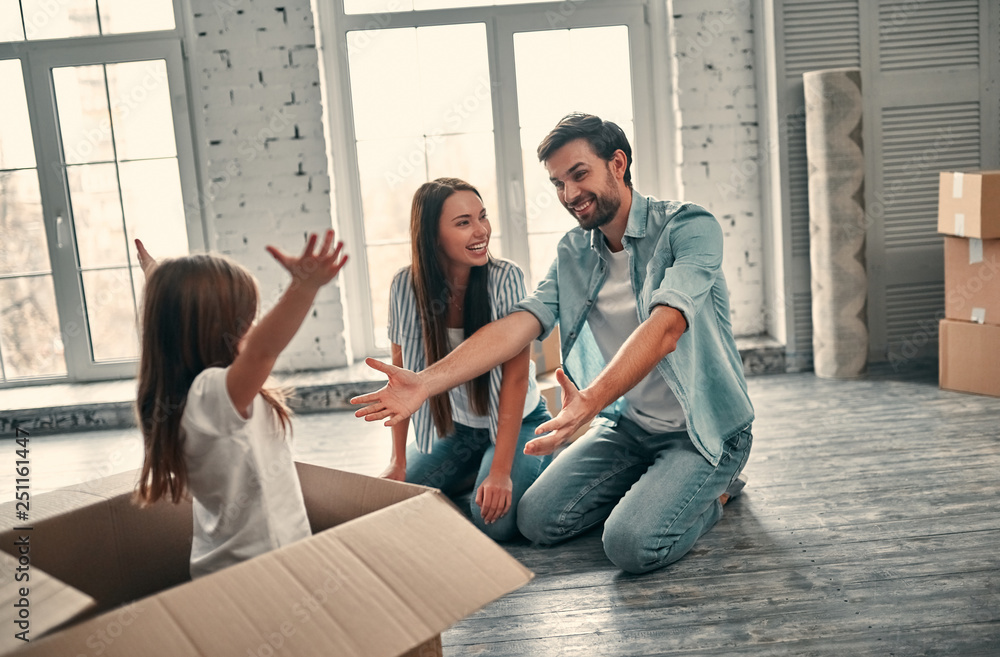 Fototapeta premium Family on moving day