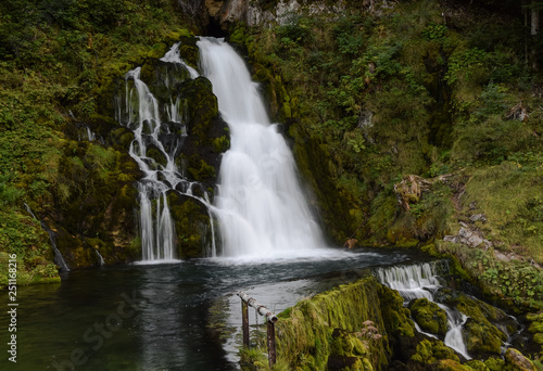Fototapeta Naklejka Na Ścianę i Meble -  Jaun Wasserfall, Schweiz