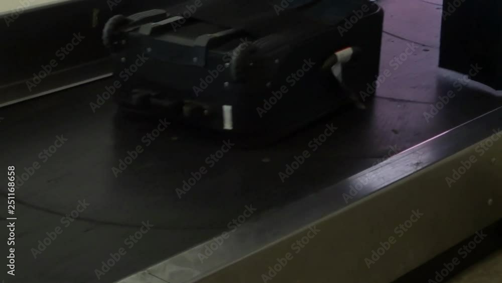 Airport baggage conveyor belt (luggege carousel) Airport baggage conveyor belt (luggege carousel)