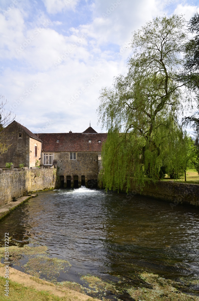 MOULIN A EAU 18éme Siècle NOYERS SUR SEREIN YONNE BOURGOGNE FRANCE