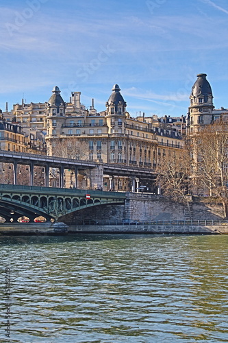 Pont de Bir Hakeim sur la Seine à Paris © Atlantis