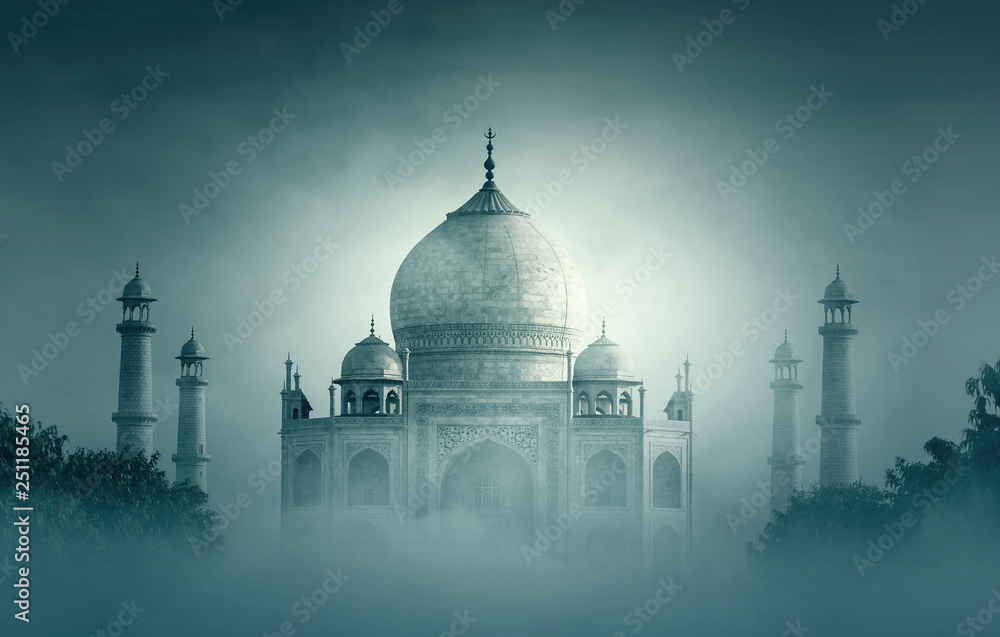 Obraz premium Night Time in Agra India Night over Taj Mahal Tomb