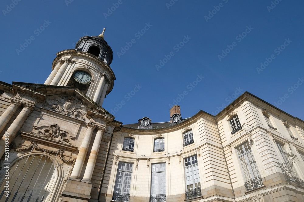 mairie et clocher de Rennes