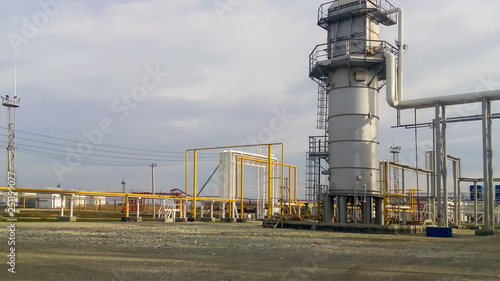 Furnace for heating oil at the refinery