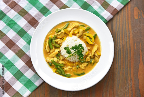 Stir Fried turkey with yellow curry and paprika in cream sauce Served with rice