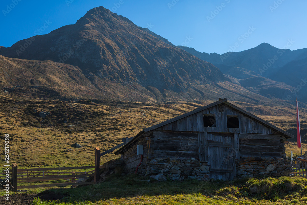 Alm in den Bergen von Südtirol 