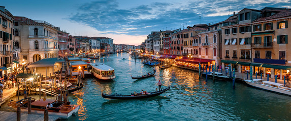 Keuken achterwand Romantische stijl Panorama van Venetië bij nacht  © scaliger