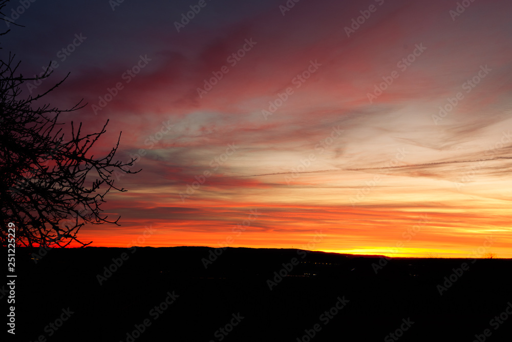Sonnenuntergang-Der Himmel brennt Sonnenuntergang-Der Himmel brennt