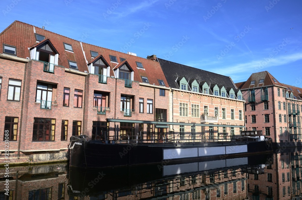 Naklejka premium Mechelen: Haverwerf Dyle- Melaan (Belgia)