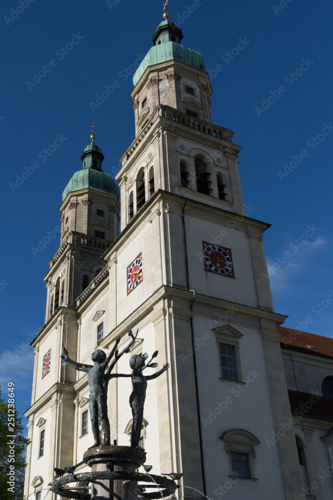 Türme der St. Lorenz - Basilika in Kempten, Bayern