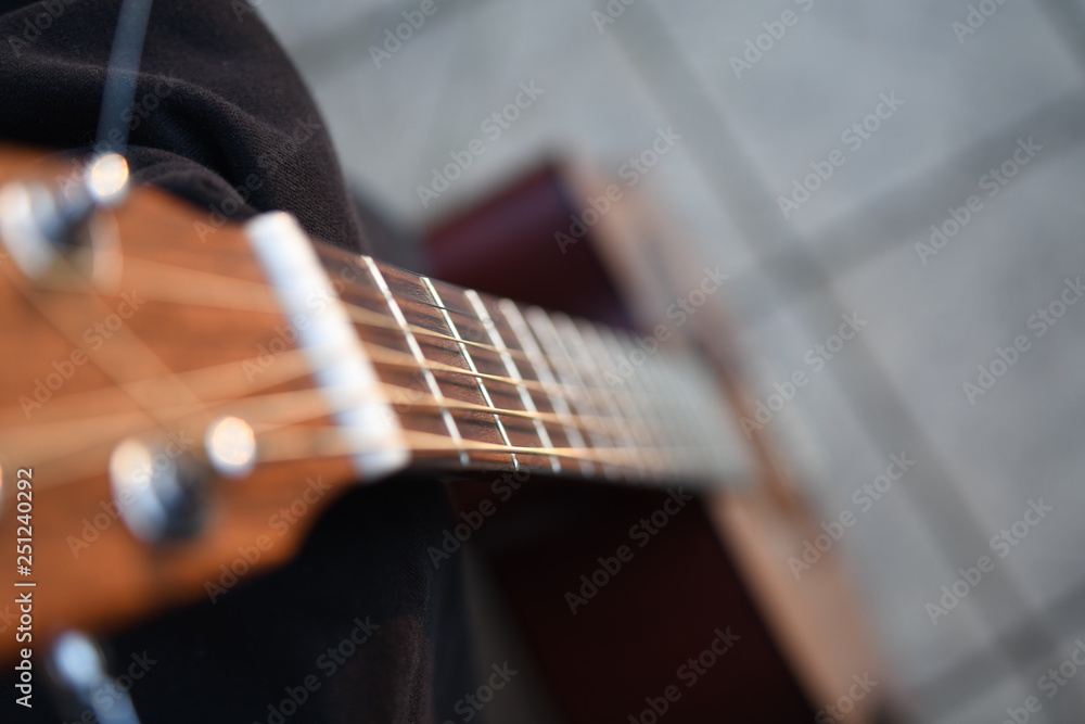 Φωτογραφία Hübsches Holz Gitarren Saiten Musikinstrument zum Rockmusik spielen in Oktav Res
