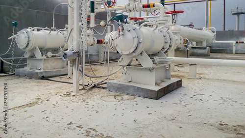 The pump for pumping hot products of oil refining