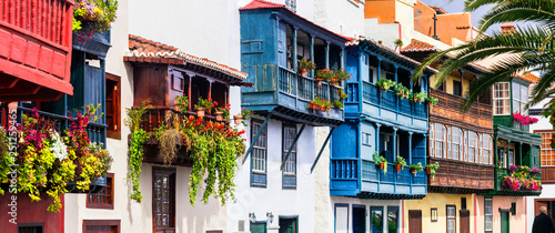 Fototapeta Naklejka Na Ścianę i Meble -  Traditional colonial architecture of Canary islands . capital of La palma - Santa Cruz with colorful balconies