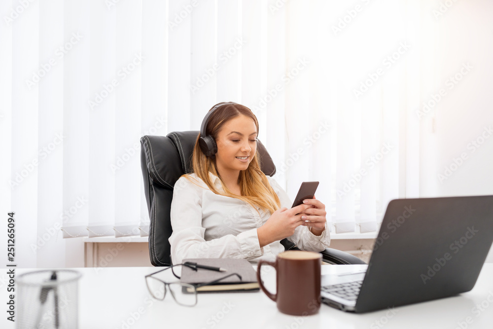 The young manager received an email about excellent news for his company. The young manager received an email about excellent news for his company.