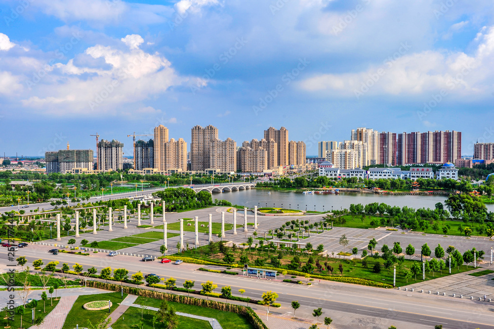 Horizon Scenery of Waterfront City under the Background of Blue Sky and White Cloud