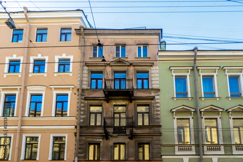 Obraz premium Vintage decorated architecture of houses in old downtown of St. Petersburg
