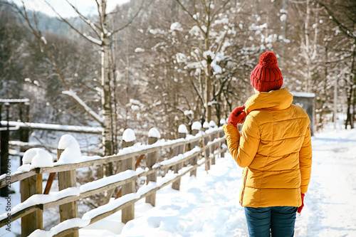 Beautiful woman at snowy re...