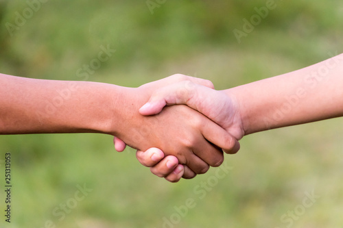 Closeup of people shaking hands © Daniel Ferryanto
