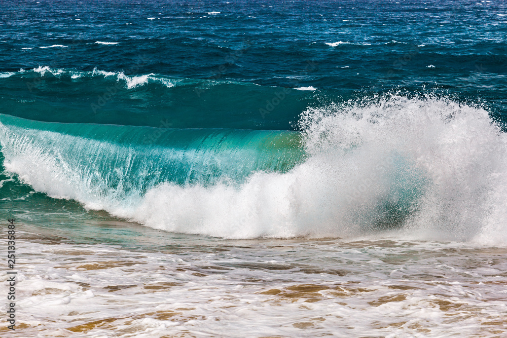 Fototapeta premium Crushing turquoise ocean wave closeup