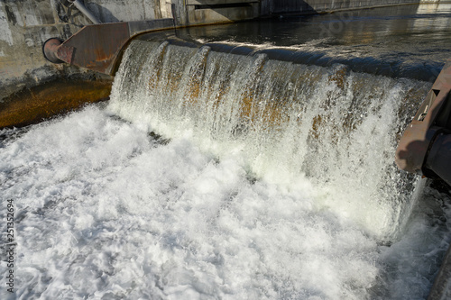 Wasserkraftwerk an der Limmat, Zürich, Schweiz