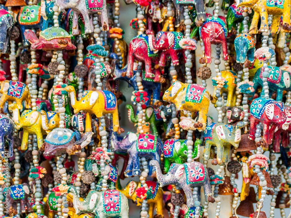 Elefanten, 7 Elefanten, Glücksbringer, Talisman, Elefantenkette, Elefant, Glück, Wohlstand, bunt, farbig, Basar, Elefanten, 7 Elefanten, Glücksbringer, Talisman, Elefantenkette, Elefant, Glück, Wohlstand, bunt, farbig, Basar,