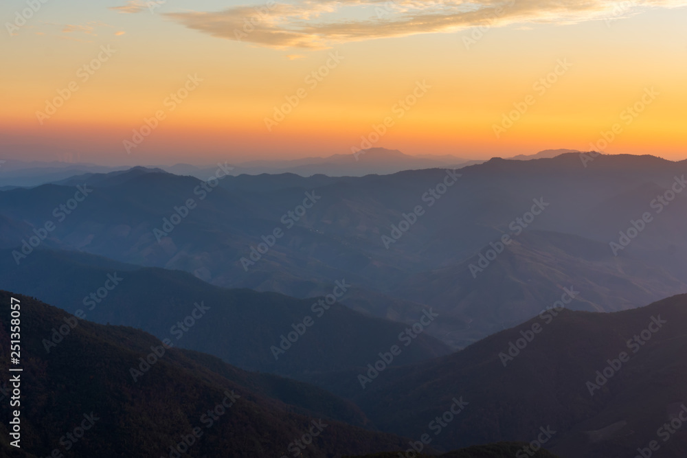 Obraz premium Landscape of sunrise on Mountain at of Doi Pha Phueng ,NAN,Thailand