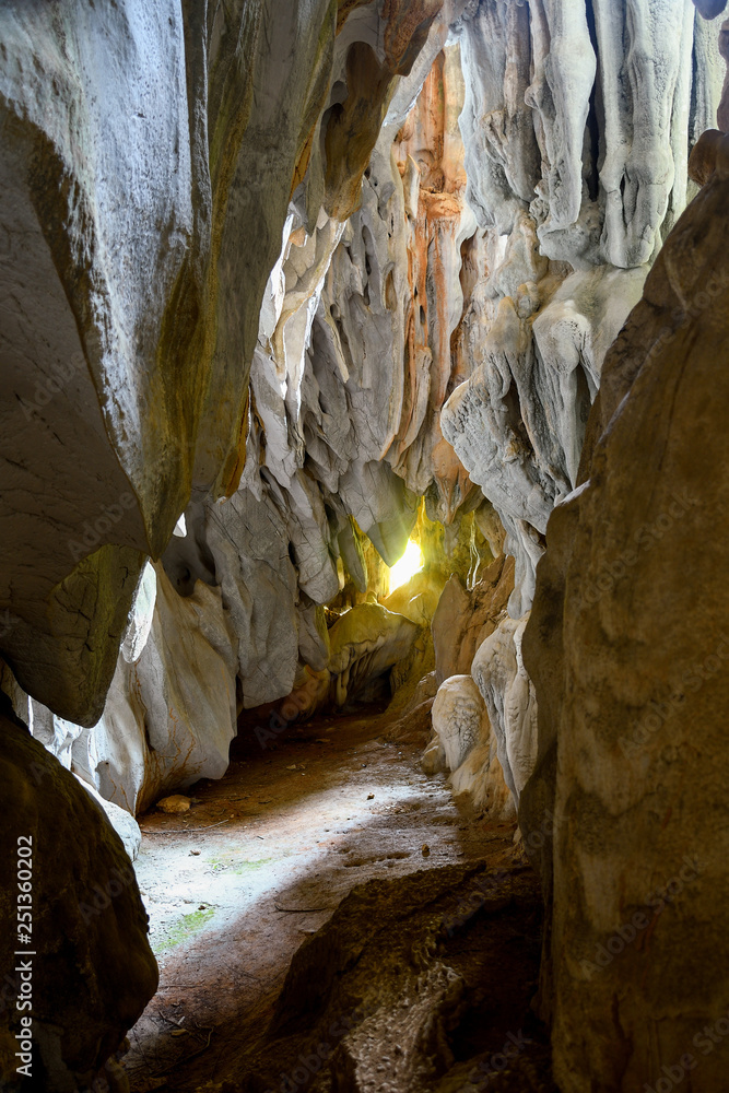 Lusi Cave, Laos
