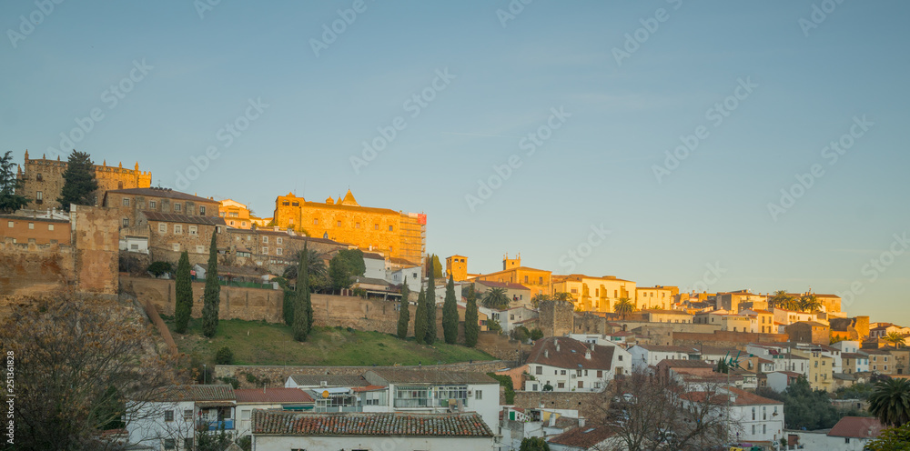 Obraz premium Sunrise view of the old city of Caceres