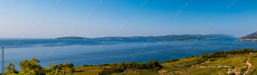 Panorama der Küste vor Peljesac, Halbinsel auf Kroatien