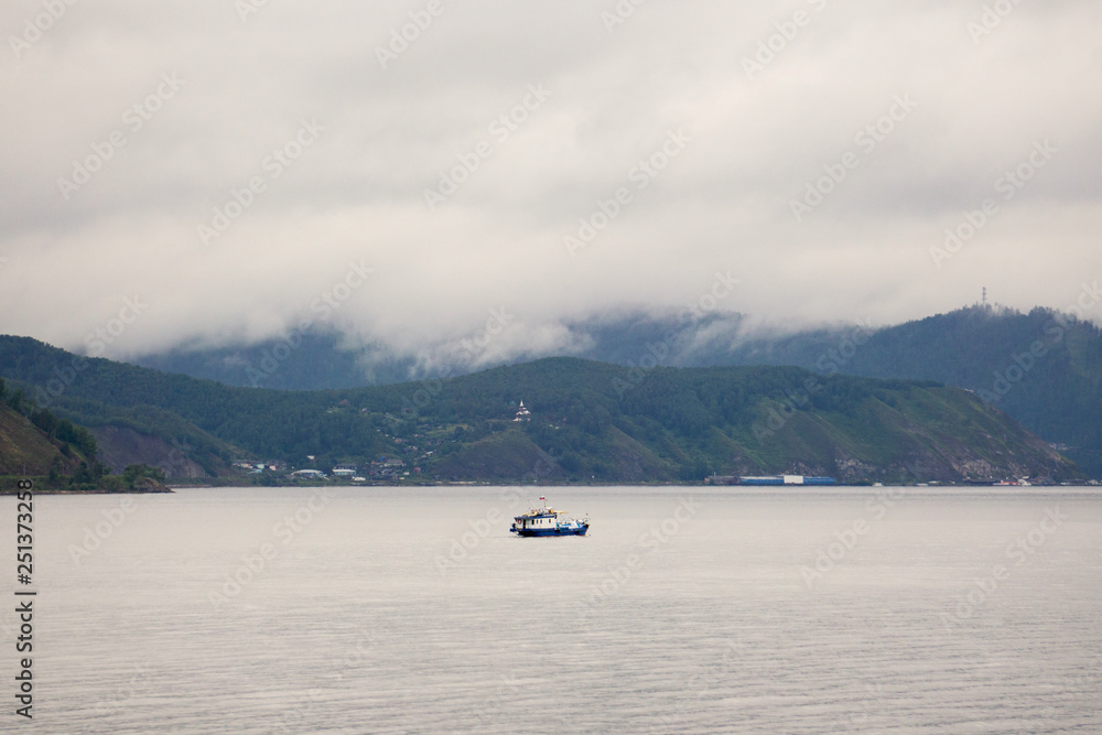 Obraz premium ship and lake