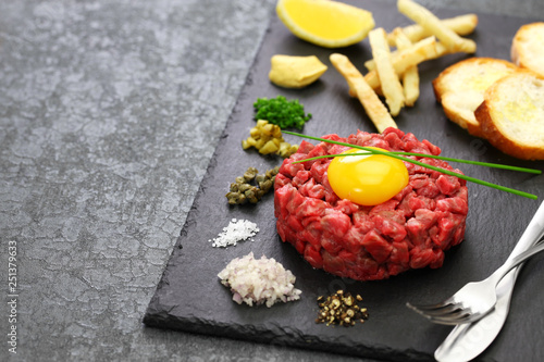 Obraz na płótnie steak tartare, tartar steak, beef tartare