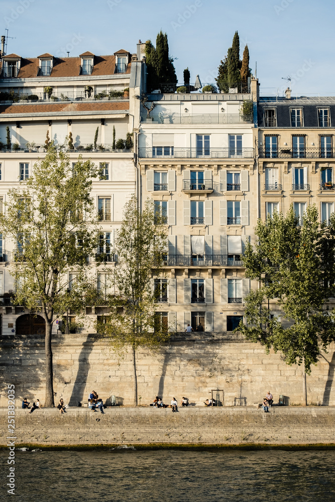 Obraz premium Riverbank Seine