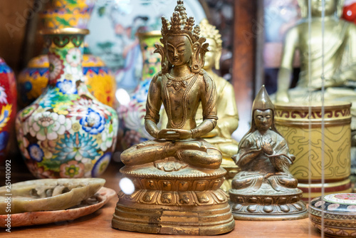 Buddha statues are on the shelf