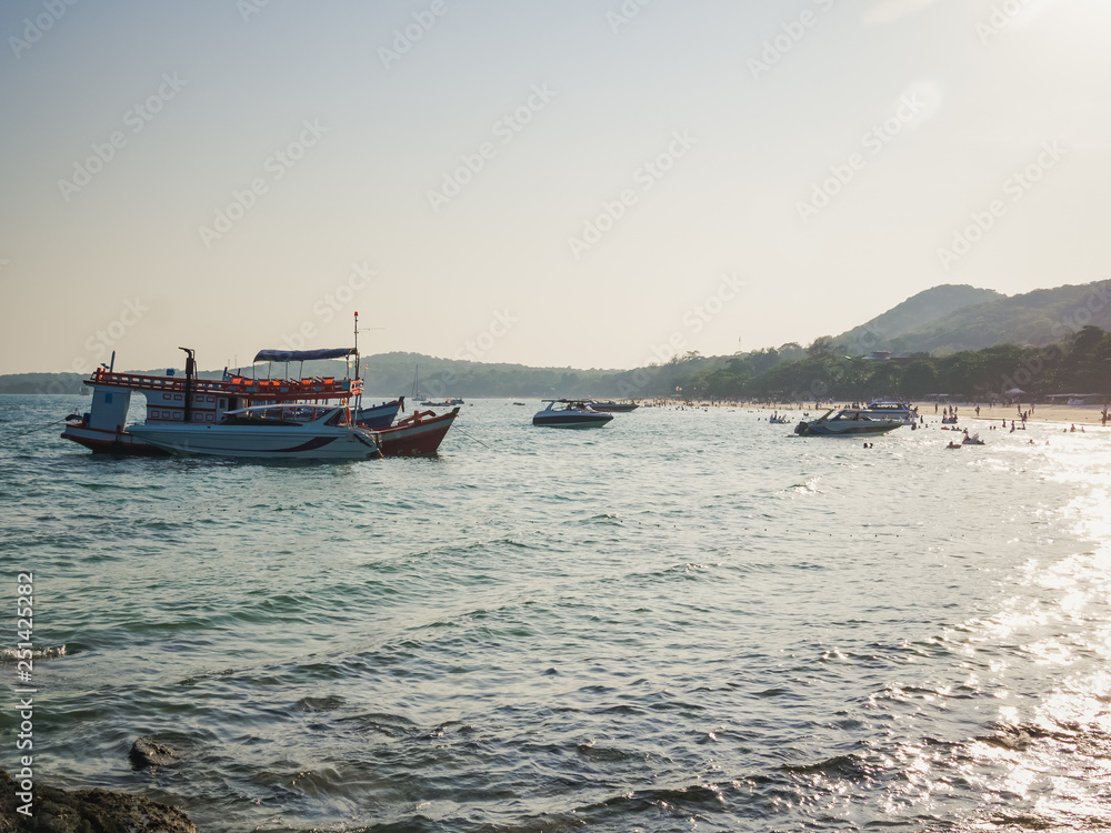 Fototapeta premium Beautiful Koh Samed Island with fisher boats