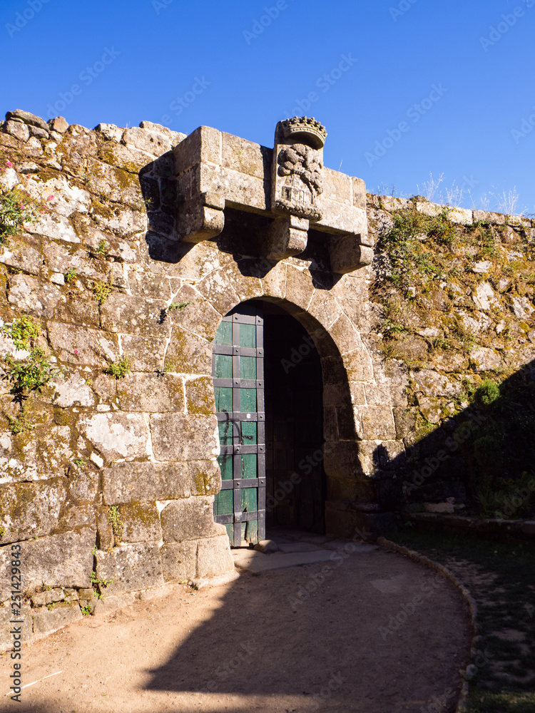 Entrada de Castelo do Castro en Vigo, verano de 2018